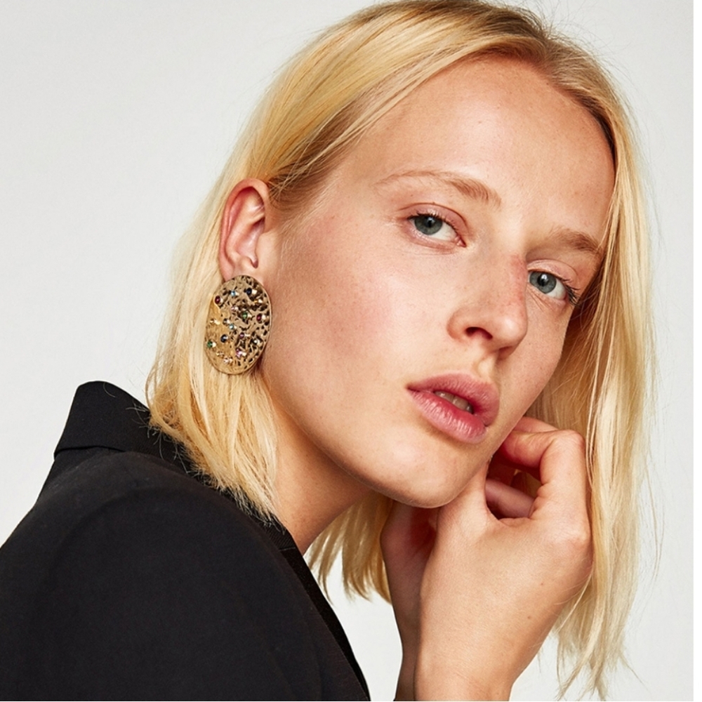 Gold Roman like Round Crystal Stud Earrings - Picture 2 of 5